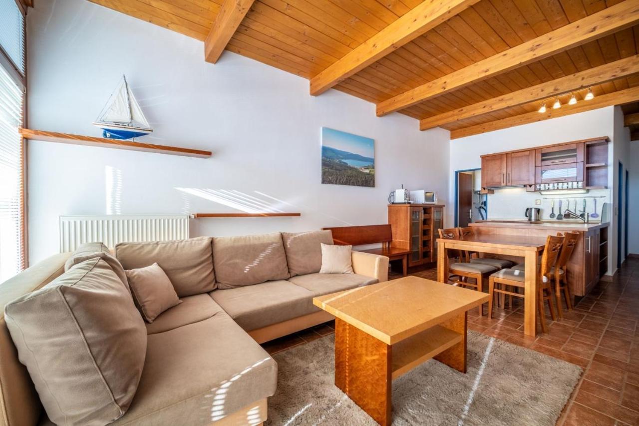 Apartment Doky D8 - Lipno Home リプノ・ナト・ヴルタヴォウ エクステリア 写真
