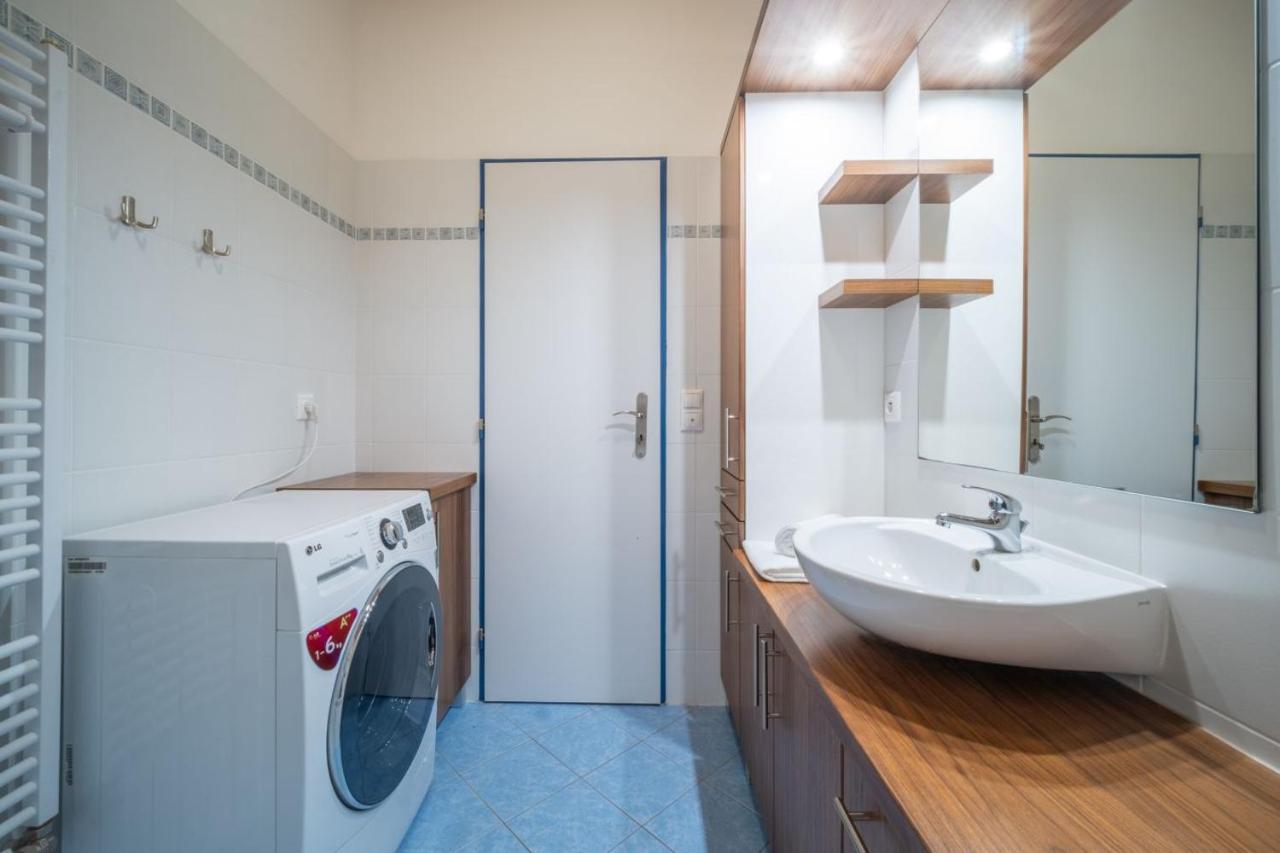 Apartment Doky D8 - Lipno Home リプノ・ナト・ヴルタヴォウ エクステリア 写真